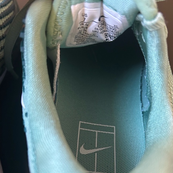 NIKE Women’s Tennis Court Shoes - Picture 11 of 11